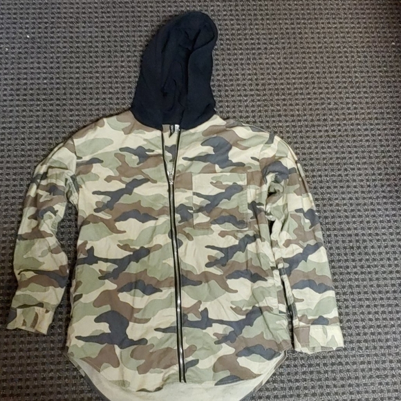 H&M Camo zip-up Shirt - Picture 1 of 3